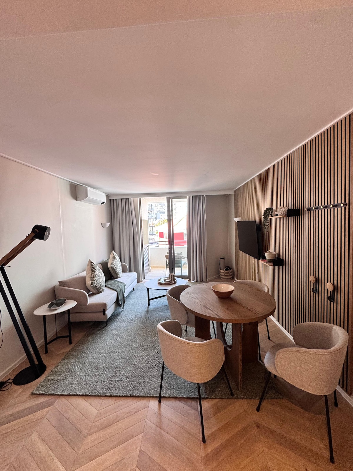 Elegant 1 bedroom in vibrant Sea Point – photo 2