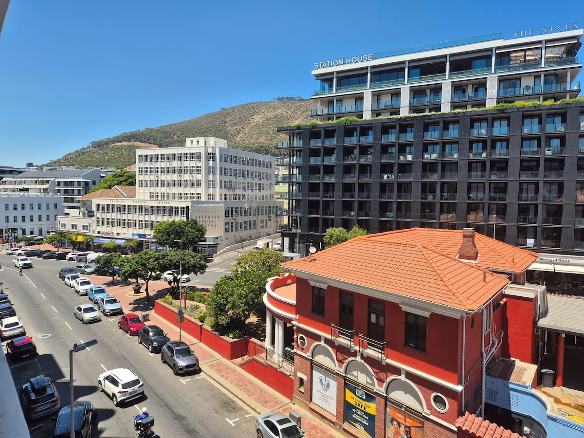 Elegant 1 bedroom in vibrant Sea Point – photo 4