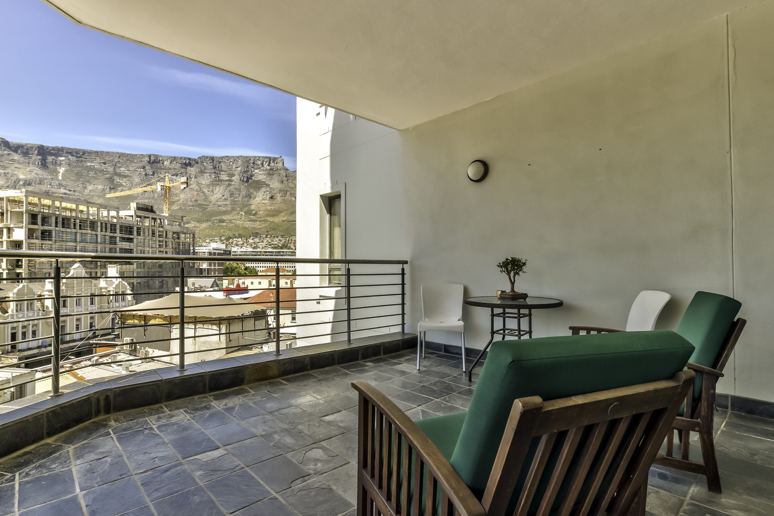 Wonderful Apartment in vibey City Center, Scout Cape Town